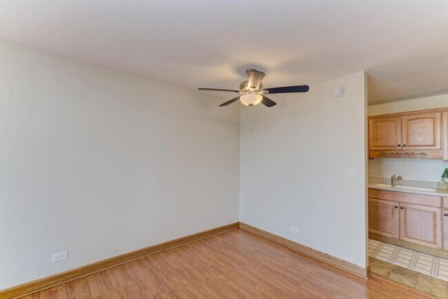 Building Photo - 2200 S Stewart Ave