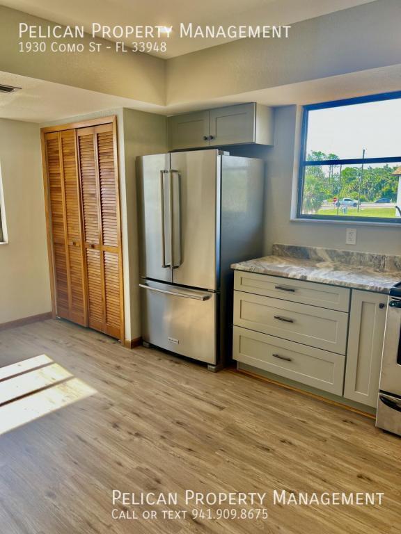 Building Photo - 1930 Como St