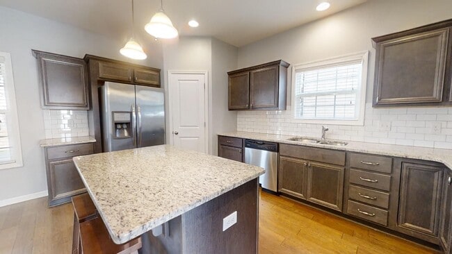 Building Photo - 979 W Richland Cir