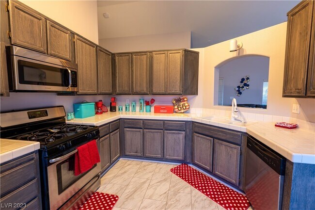 Building Photo - 131 E Tamarack Dr