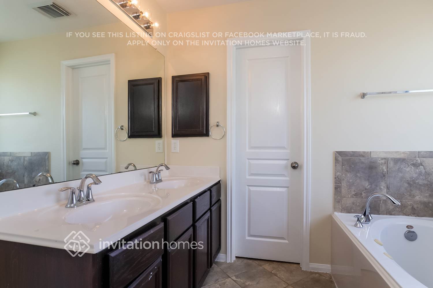 Building Photo - 13321 Enchanted Way