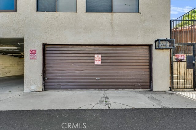 Building Photo - 6323 Reseda Blvd