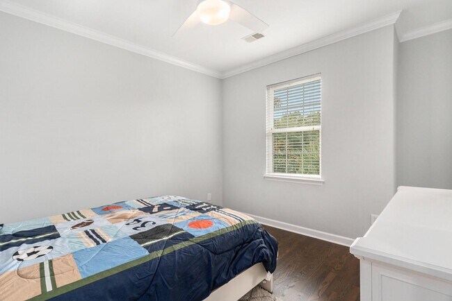 Building Photo - 200 N Ladd Ct