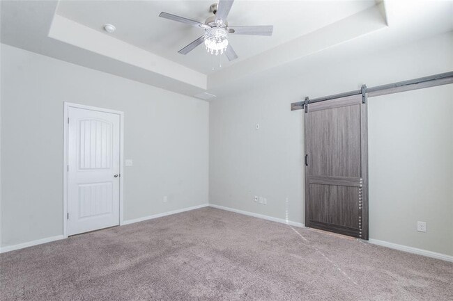 Building Photo - 921 Medina Wy