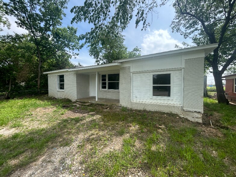 Building Photo - 504 Carver St