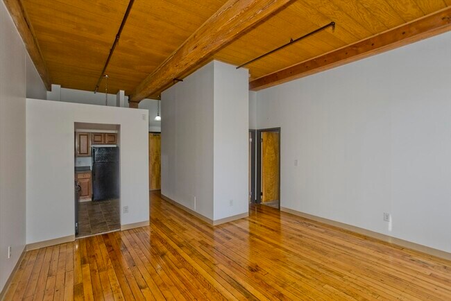 Building Photo - 45 Willow St