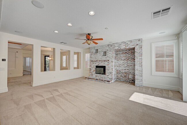 Building Photo - Stunning Rhodes Ranch Four Bedroom