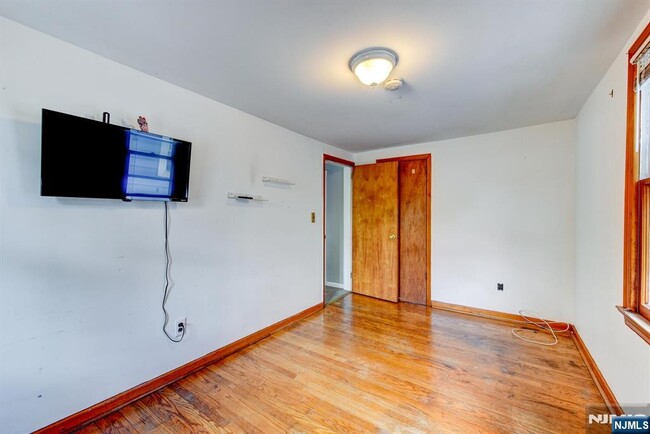 Building Photo - 221 Old Boonton Rd