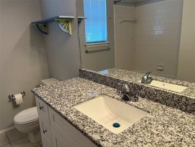 Building Photo - 402 Oak Harbor Dr