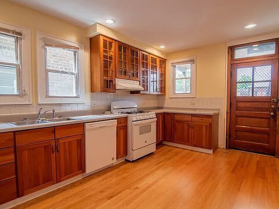 Building Photo - 4455 N Artesian Ave