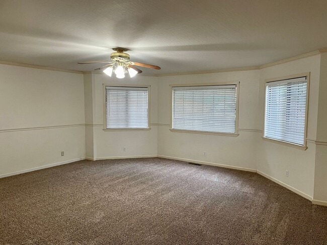 Building Photo - Great family home in Alta Sierra