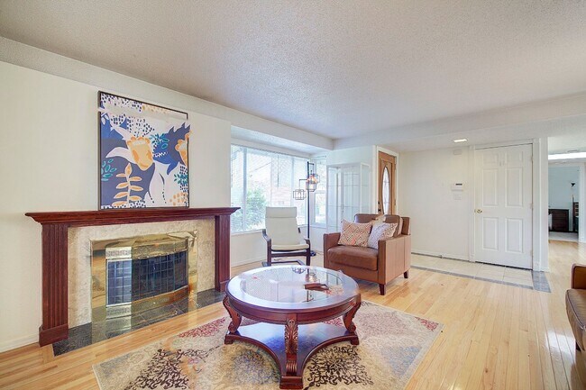 Building Photo - 3bd/1.5ba Bellevue Home