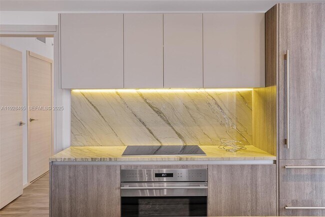 Building Photo - 801 S Miami Ave