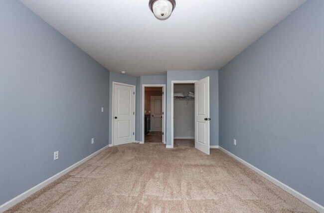 Building Photo - 4669 Sierra Creek Dr NE