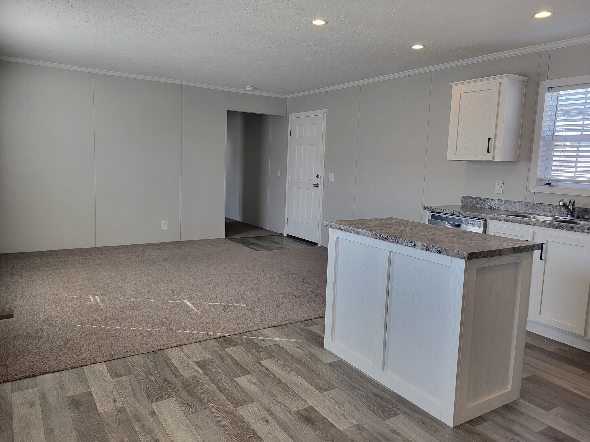 Building Photo - 38060 Leverette Ave