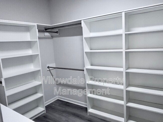 Building Photo - 1020 Garrow Dr