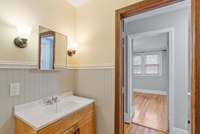 Building Photo - 577 Chandler St