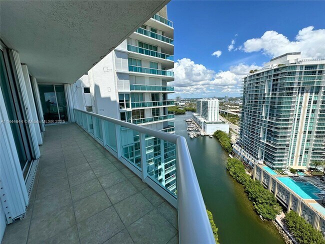 Building Photo - 16500 Collins Ave