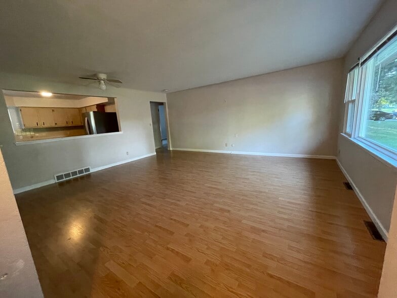 Primary Photo - 4770 Greenfield Dr