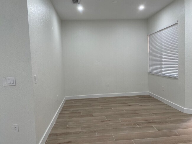 Building Photo - 12472 SW 44th Ct