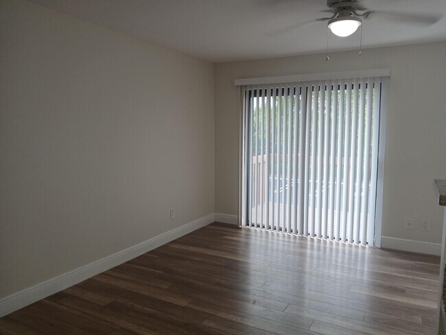 Building Photo - 639 Executive Center Dr