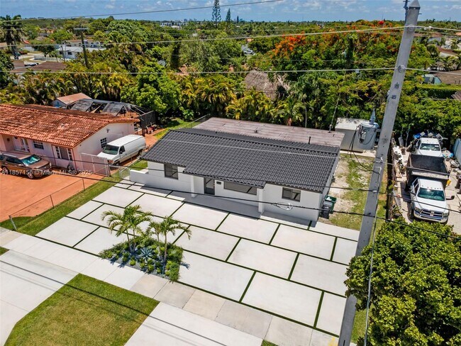 Building Photo - 9360 SW 16th St