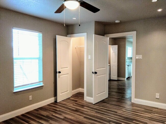 Building Photo - *COMING SOON* Charming 3BR/2BA Home with Covered Porch & Stainless Steel Appliances!