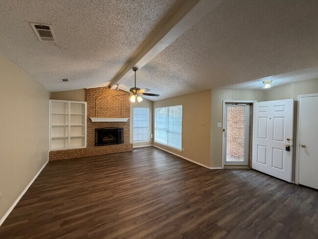 Building Photo - Townhome Located In Shadow Hills Near Take-Out, Walmart & Minutes from W. Loop 289 Access!