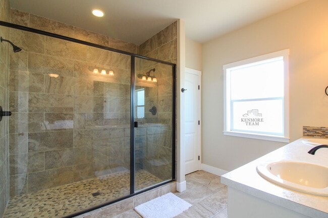 Building Photo - FURNISHED: 4 Bedroom, 2.5 Bath Home in Kennewick