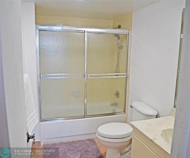 Building Photo - 525 N Ocean Blvd