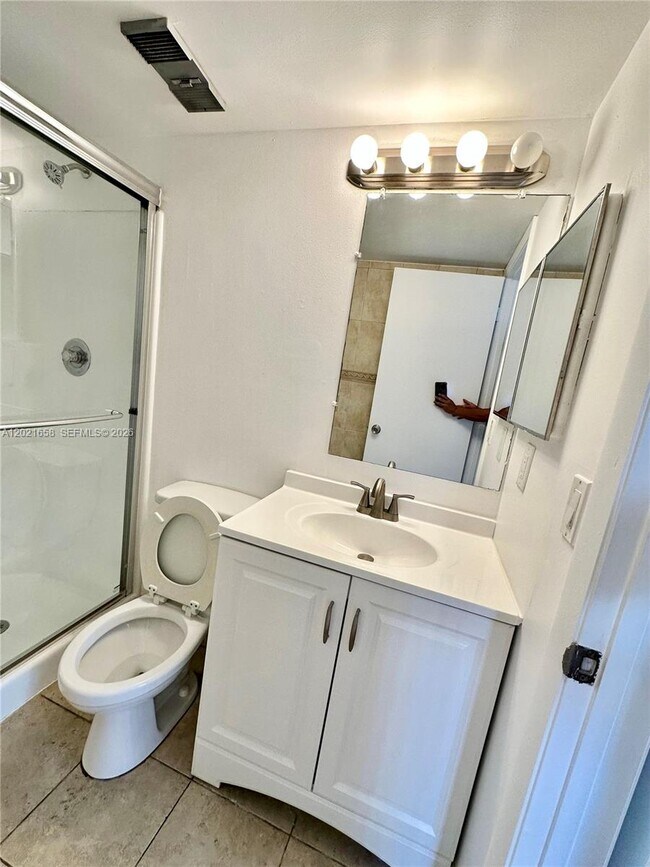 Building Photo - 7137 Golf Colony Ct