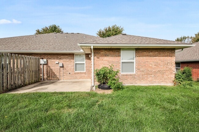 Building Photo - 3 Bedroom 2 Bath - Pleasant Hill