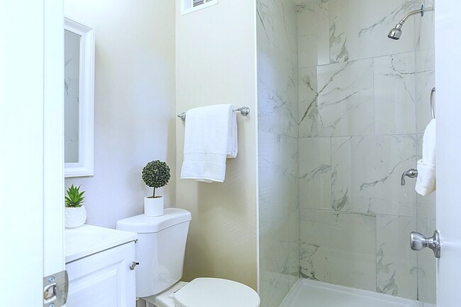 Building Photo - 11304 Largo Dr