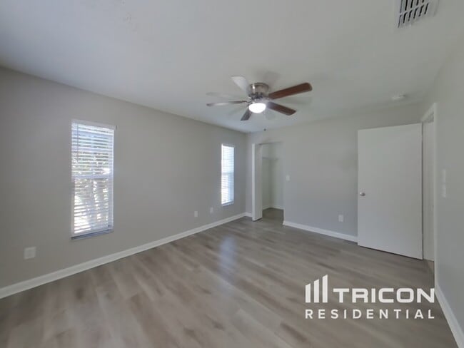 Building Photo - 13912 Henson Cir