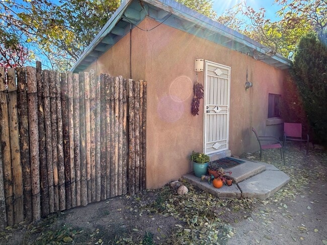 Building Photo - 945 Agua Fria St