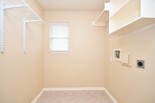 Building Photo - 10018 Park Meadow Dr
