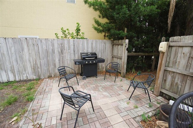Building Photo - 4108 W Azeele St