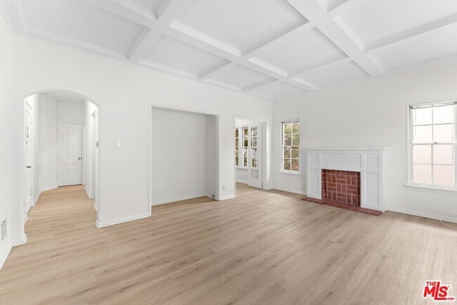 Building Photo - 140 S Camden Dr