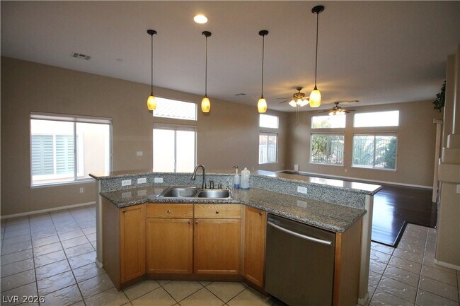 Building Photo - 1520 Vía Cassia