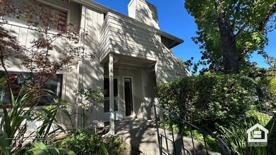 Building Photo - Updated Downtown Sonoma Condo!