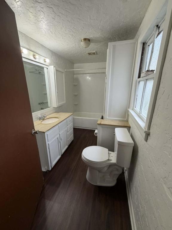 Building Photo - 803 E 3rd St