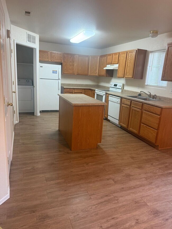 Building Photo - 323 Ellers Grove