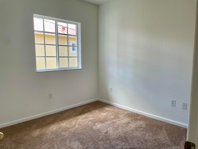 Building Photo - 5119 SE Mariner Garden Cir