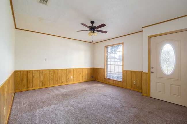 Building Photo - 6000 Larkspur Dr
