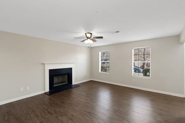 Building Photo - 2921 Russ Ln