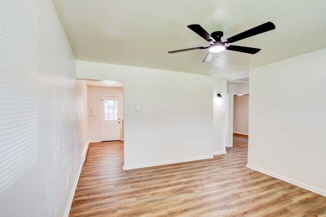 Building Photo - 1306 Linden Ave