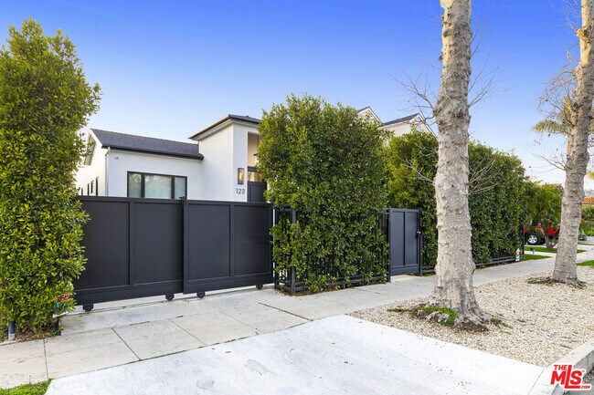 Building Photo - 123 S Kilkea Dr