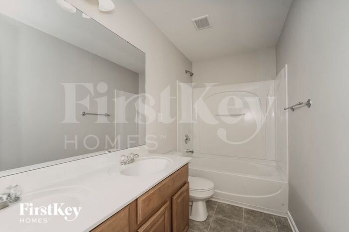Building Photo - 7302 Lamplighter Close Dr
