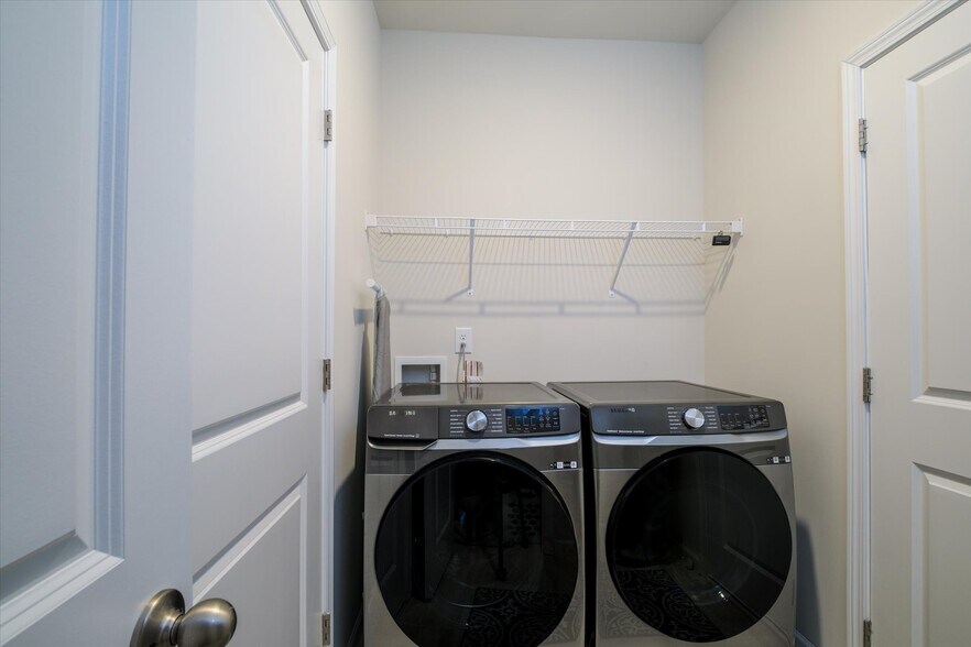 Building Photo - 6135 Snowy Egret Ave