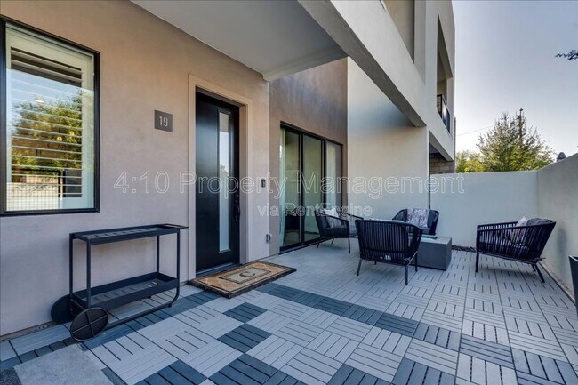 Building Photo - 1111 E Missouri Ave